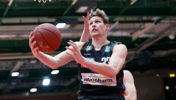 Patrick Heckmann, hier noch im Trikot von Ulm, bleibt bei den Skyliners. Foto: Heiko Becker/HMB Media/POOL/dpa