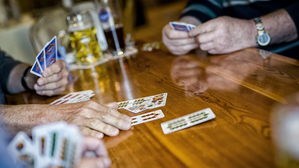 Bayerische Tradition: Warum Spieler das Schafkopfen ein Leben lang lernen