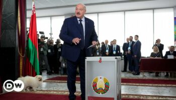 Belarus: Lukashenko poised for 'farce' election victory