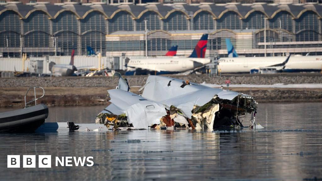 Black boxes found as officials examine staffing shortage in DC plane crash