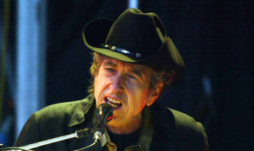 Bob Dylan draft lyrics for Mr Tambourine Man sell for over £400k