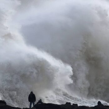 Britische Inseln: Sturm Éowyn wütet in Irland und Großbritannien