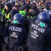 Bundestagswahl 2025: Proteste gegen AfD in Riesa - Linken-Politiker bewusstlos geschlagen?