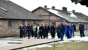 « Ça montre ce que les hommes sont prêts à faire à d’autres hommes » : le douloureux pèlerinage de jeunes Allemands à Auschwitz