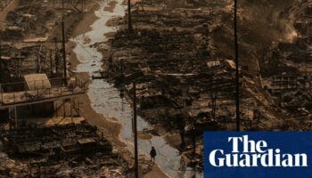 California fires: 10 killed and 10,000 structures destroyed as blazes continue