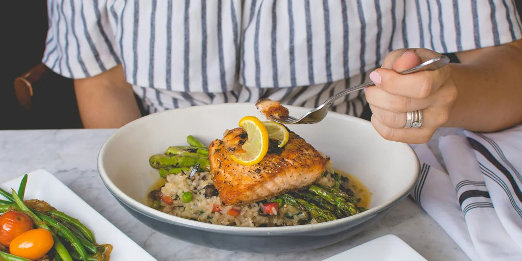 Cambios en comidas y cenas que funcionan mejor que una dieta