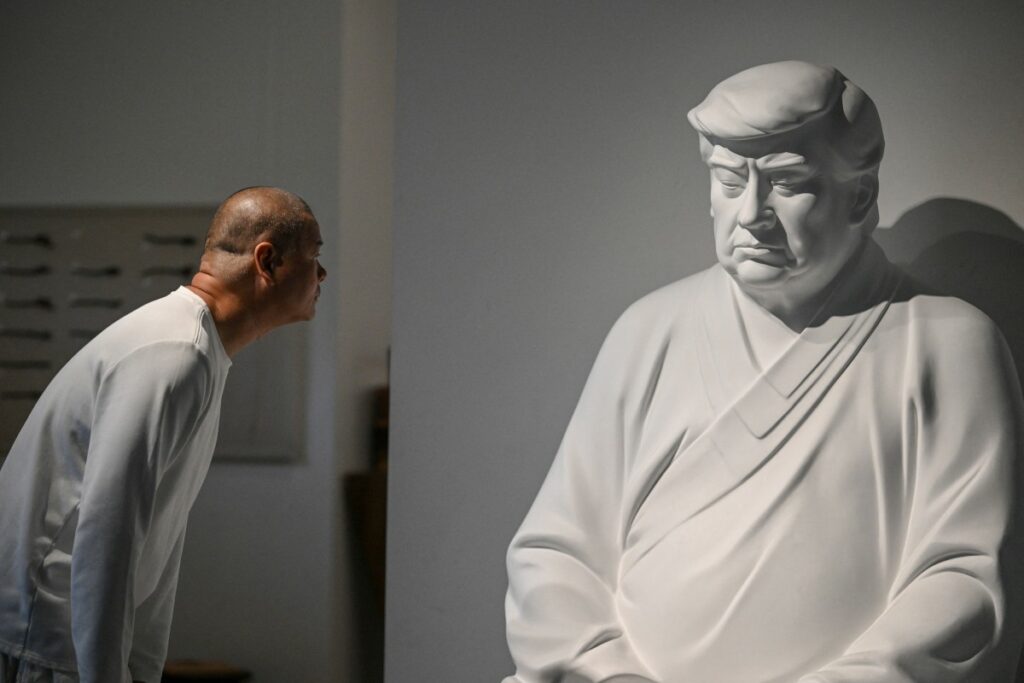 Ces statues font sensation: Trump en Bouddha