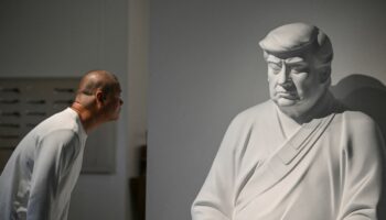 Ces statues font sensation: Trump en Bouddha