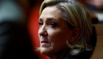 «C’est le symptôme d’un ensauvagement» : Marine Le Pen dénonce les festivités organisées après la mort de son père