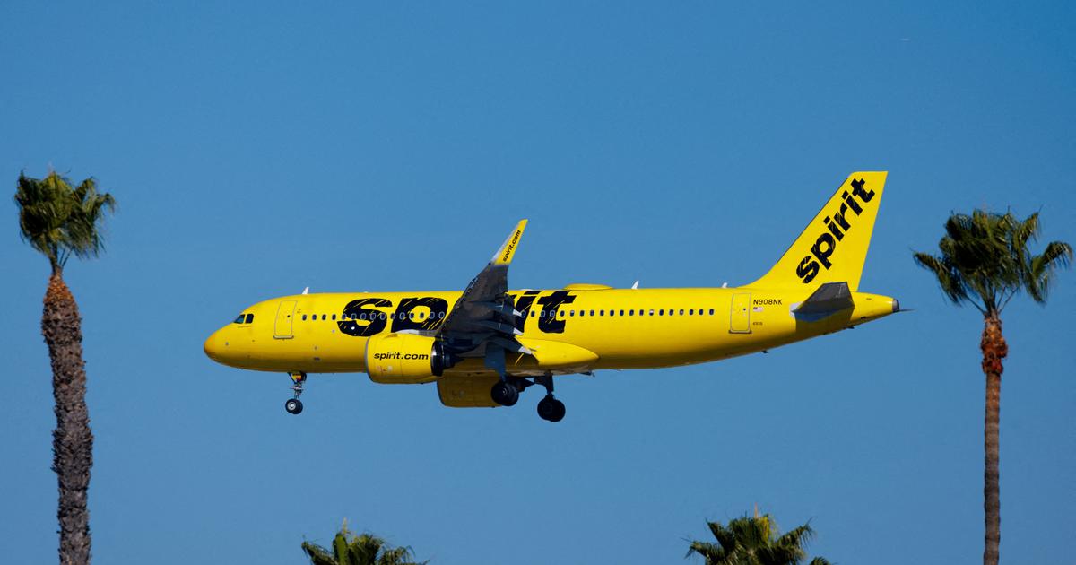 Cette compagnie aérienne proscrit tatouages, pieds nus et «crop tops» à bord de ses avions