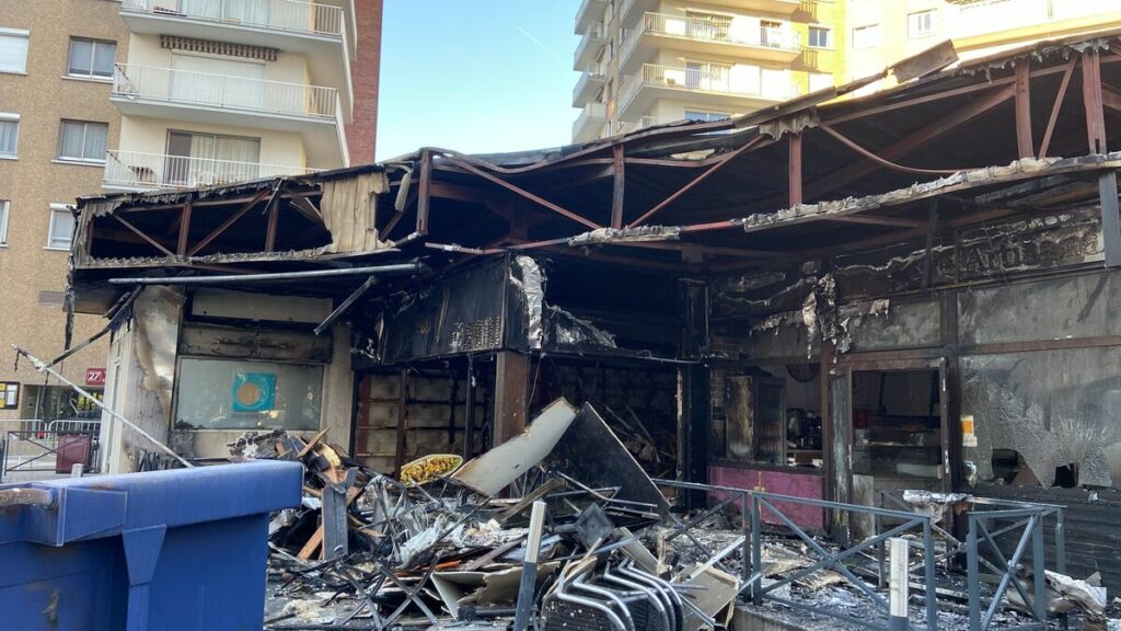 Chelles : émotion rue Gambetta après l’incendie qui a détruit totalement un restaurant et une boulangerie