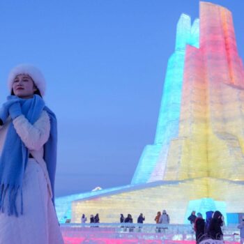 China: Größtes Eisfestival der Welt lockt mit XXL-Rutsche und Schneepalästen