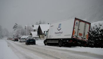 Chutes de neige « parfois fortes » dans le Nord et le Pas-de-Calais, restrictions de circulation