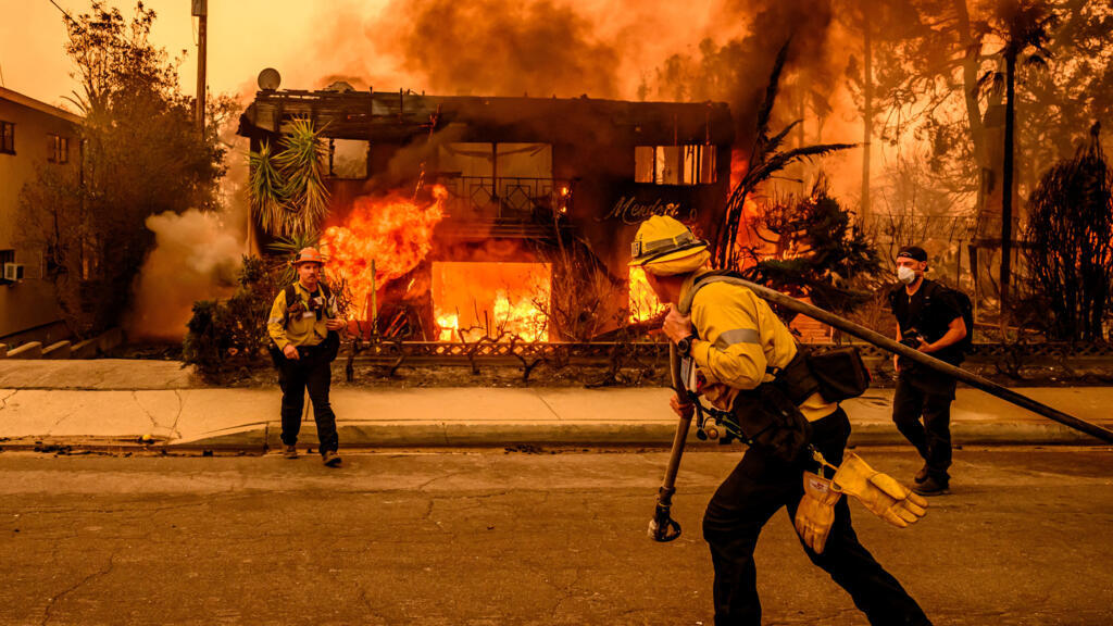 Cocktail météo, pic d'urbanisation : pourquoi les feux à Los Angeles sont-ils si destructeurs ?