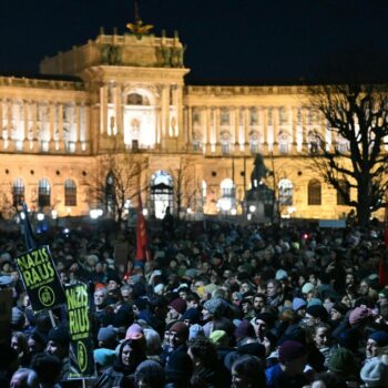 Contre l'extrême droite : Des dizaines de milliers de manifestants dans la rue en Autriche