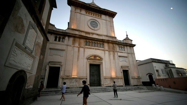 Controverse: L'Eglise italienne ouvre sous condition la prêtrise aux gays