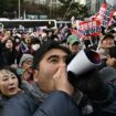 Corée du Sud : la détention du président prolongée, des manifestants font irruption à l'audience