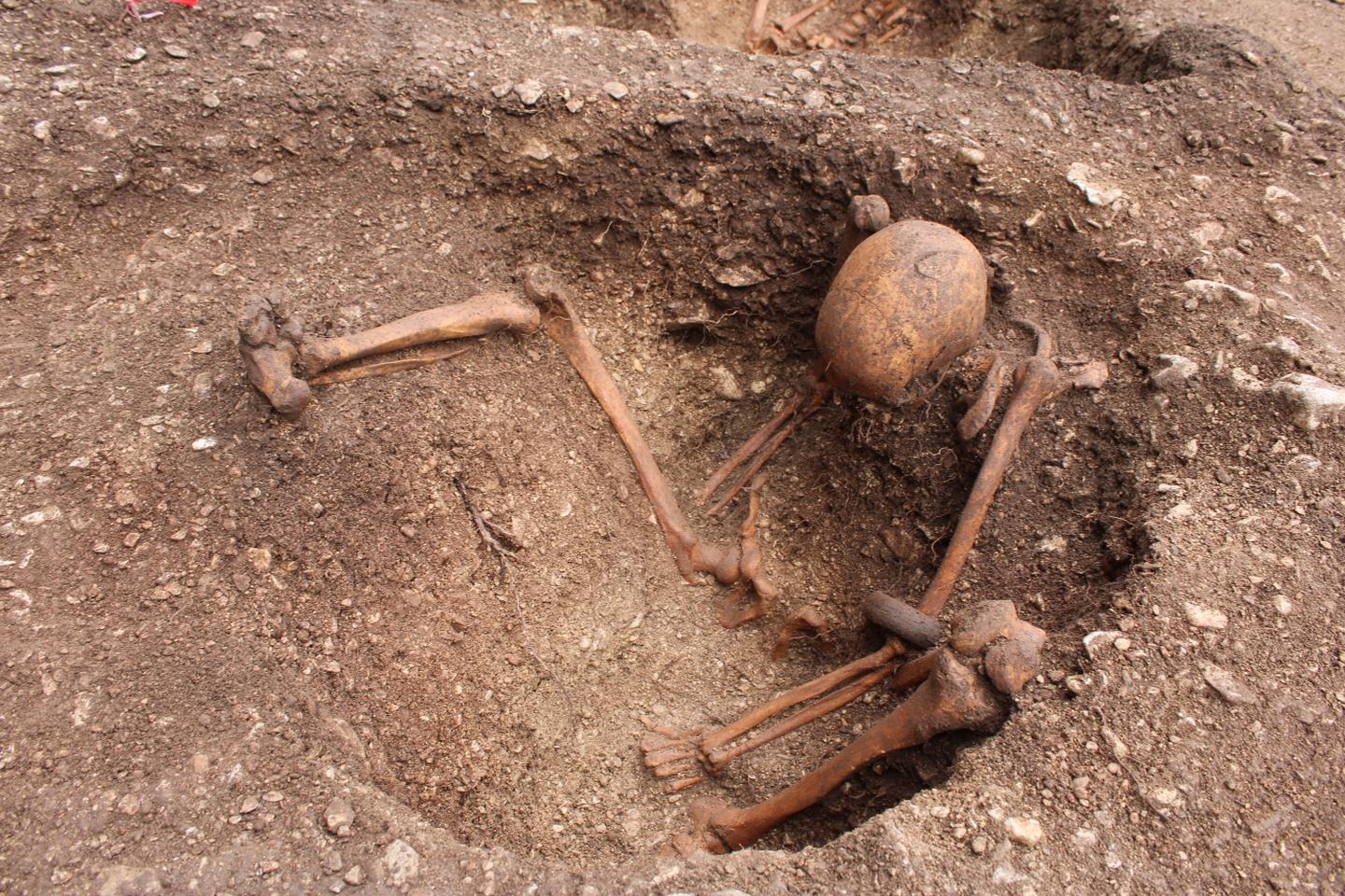 D’énigmatiques tombes de Gaulois assis découvertes à Dijon