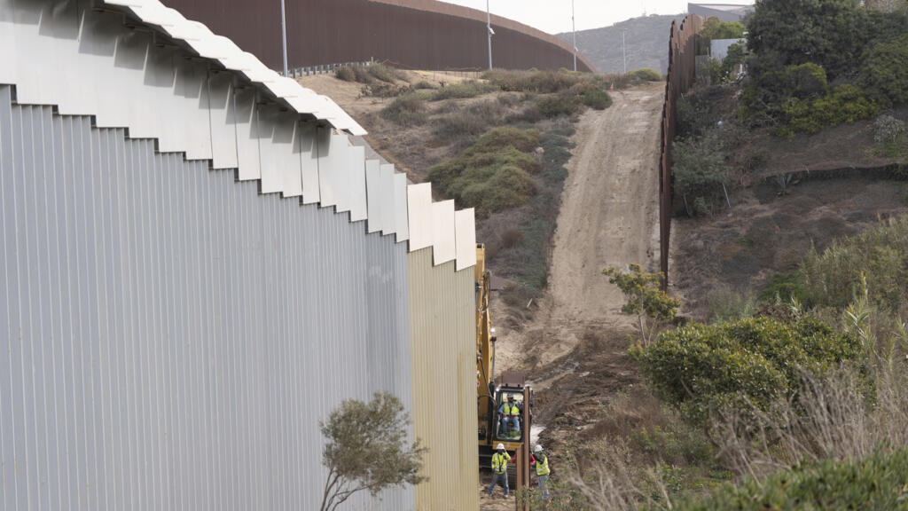 Déploiement militaire et blocage des arrivées de réfugiés : Donald Trump s'attaque à l'immigration