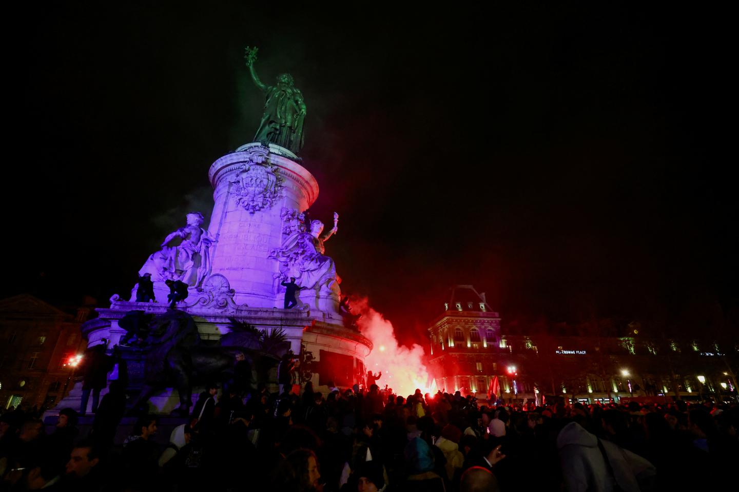 Des opposants à Jean-Marie Le Pen se rassemblent à travers la France pour célébrer son décès : « Ce sale raciste est mort »