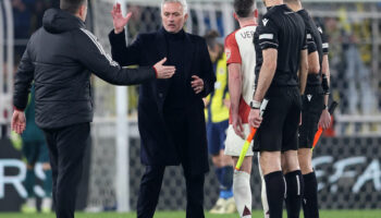 « Des présidents qui ne comprennent rien au foot » : quand José Mourinho soutient Pierre Sage, en sursis à l’OL