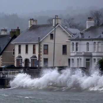 "Des vents destructeurs": La tempête Eowyn balaye l'Irlande et l'Ecosse