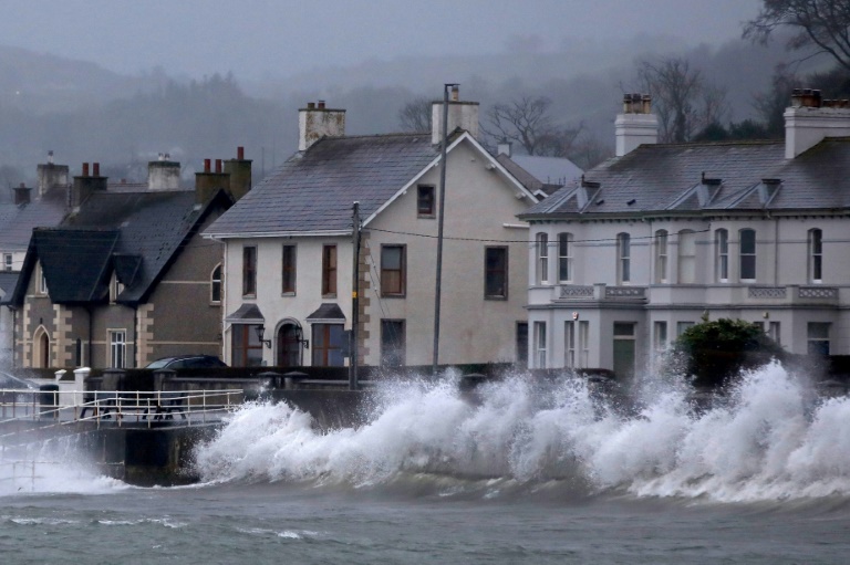 "Des vents destructeurs": La tempête Eowyn balaye l'Irlande et l'Ecosse