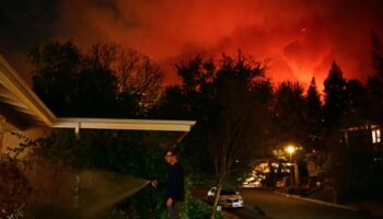 Désormais 16 morts: Les incendies s'étendent encore à Los Angeles