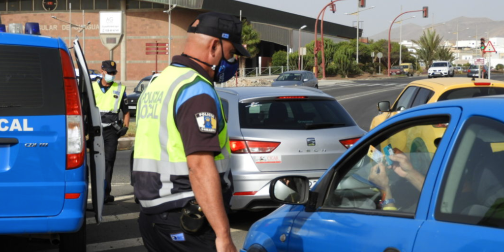 Detenido un conductor novel de 19 años de Fuerteventura por conducir a 127 km/h en un vía de 50