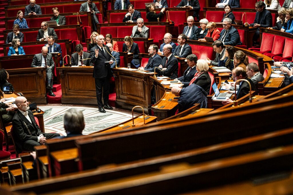 Discours de politique générale : face à des députés moins bruyants qu’à l’accoutumée, un François Bayrou à la fois brouillon… et professoral