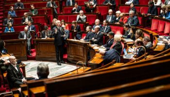 Discours de politique générale : face à des députés moins bruyants qu’à l’accoutumée, un François Bayrou à la fois brouillon… et professoral