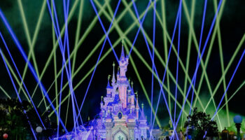 « Disney Tales of Magic » à Disneyland Paris : dans les coulisses de l’impressionnant nouveau show du parc