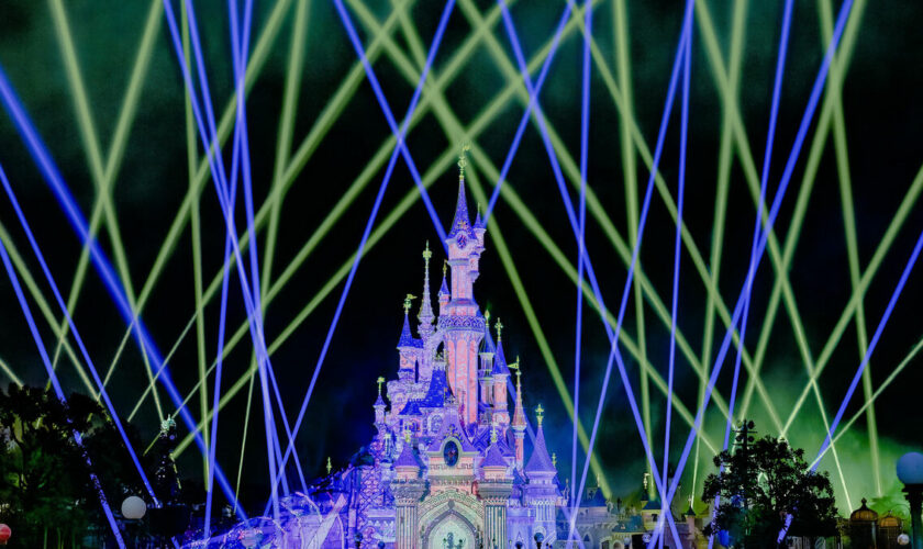 « Disney Tales of Magic » à Disneyland Paris : dans les coulisses de l’impressionnant nouveau show du parc