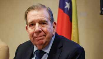 Edmundo González visita Ecuador y recibirá un doctorado Honoris Causa de la Universidad de las Américas