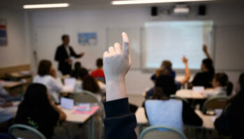 Éducation sexuelle à l'école : ce que contient le programme Evars et pourquoi il divise autant