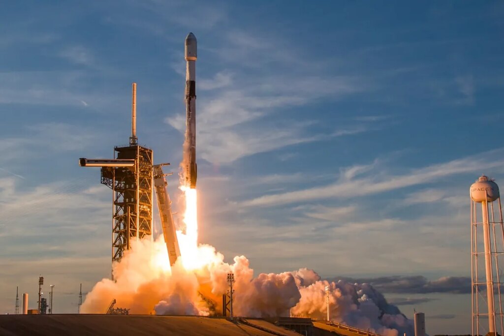 El mejor satélite español despega desde Cabo Cañaveral a bordo de un Falcon 9: "Al cabo de media hora sabremos si todo ha ido bien"