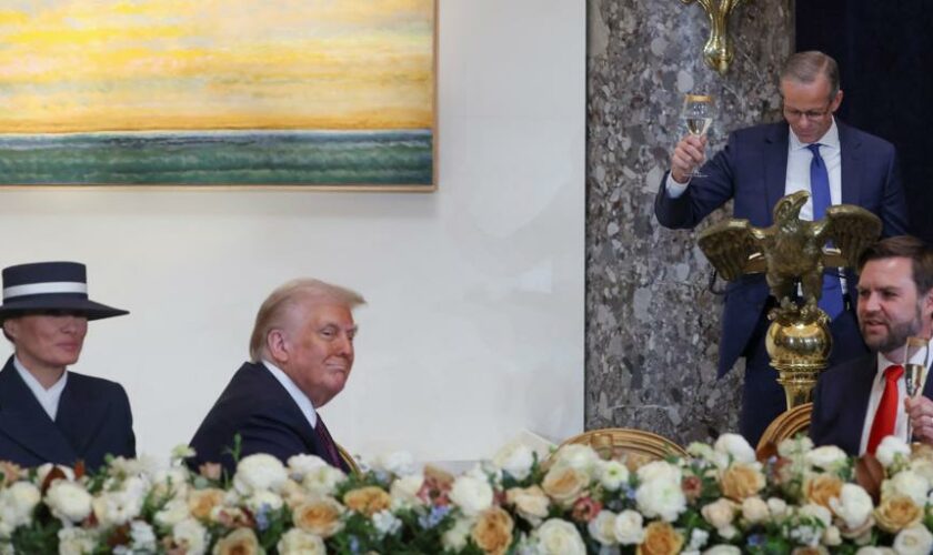 El menú del primer almuerzo oficial del segundo mandato de Trump: pastel de cangrejo, filete de angus y terrina helada de manzana