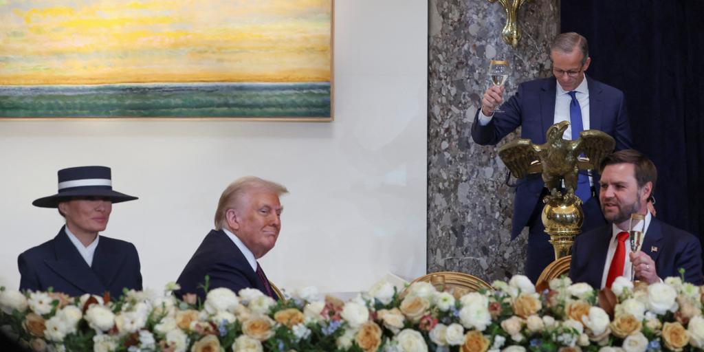 El menú del primer almuerzo oficial del segundo mandato de Trump: pastel de cangrejo, filete de angus y terrina helada de manzana