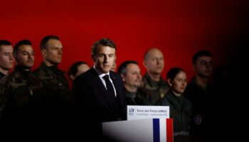 Emmanuel Macron annonce un projet pour « mobiliser » davantage de jeunes volontaires « en renfort des armées »