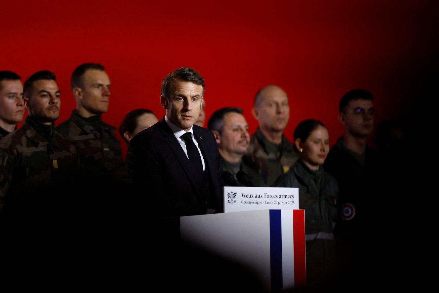 Emmanuel Macron annonce un projet pour « mobiliser » davantage de jeunes volontaires « en renfort des armées »