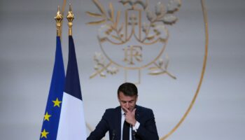 Emmanuel Macron et la lancinante question du référendum