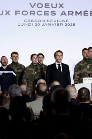 Emmanuel Macron ouvre le débat sur une nouvelle hausse des dépenses militaires