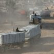 En direct, cessez-le-feu dans la bande de Gaza : 915 camions d’aide humanitaire sont entrés lundi dans l’enclave, selon l’ONU