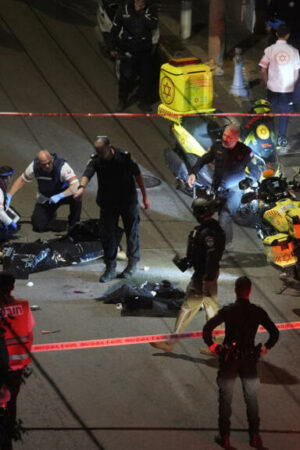 En direct : cinq personnes blessées dans une attaque au couteau à Tel-Aviv, le suspect abattu