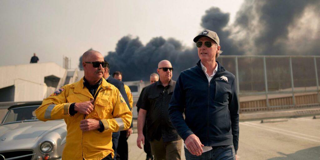 En direct, incendies à Los Angeles : le gouverneur de Californie déplore les attaques de Donald Trump alors que des habitants sont « littéralement en train de fuir »