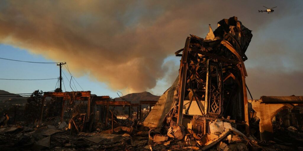 En direct, incendies à Los Angeles : pour Joe Biden, les zones sinistrées ressemblent « à une scène de guerre »