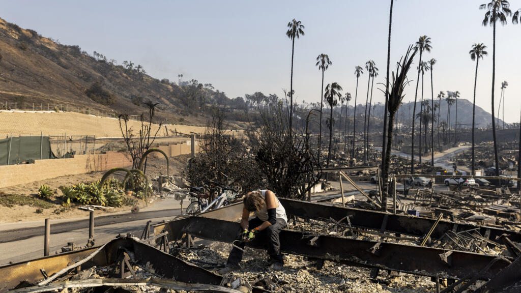 En images : le désespoir des résidents de Palisades, quartier huppé de Los Angeles ravagé par le feu