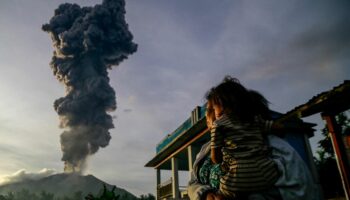 Éruption d’un volcan en Indonésie : des milliers d’évacuations autour du Mont Ibu