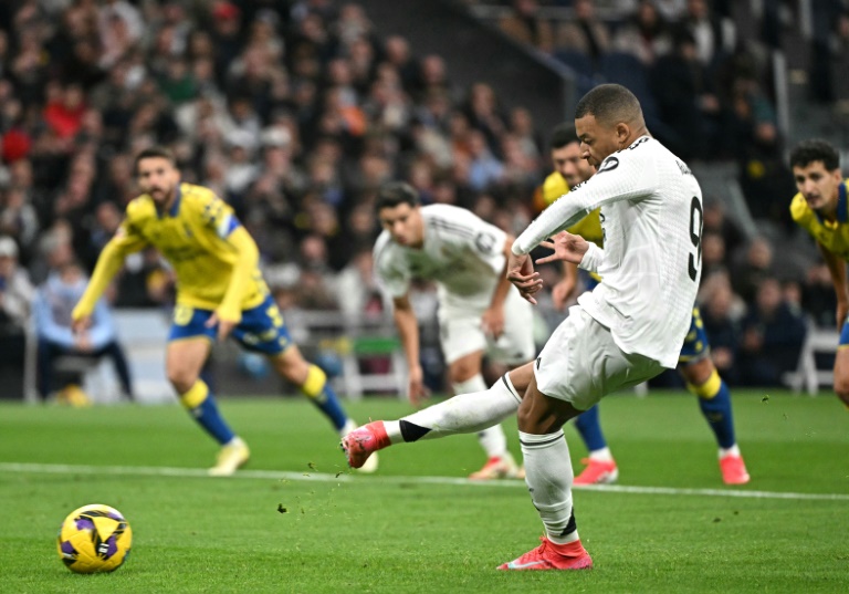 Espagne: Mbappé brille, le Real Madrid reprend la tête