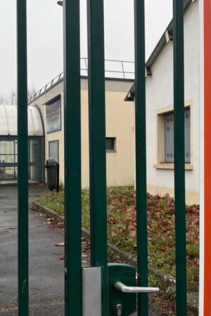 Essonne : noyée sous les charges et fermée depuis deux ans, la piscine de Montlhéry va rouvrir… mais sans bassin